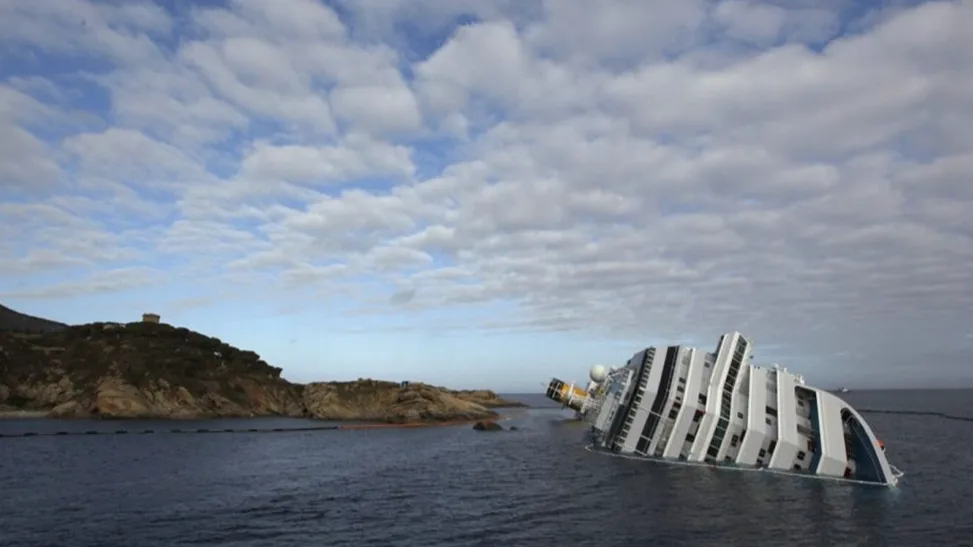 Reprodução: Navio Costa Concordia, BOATSHOPPING.
