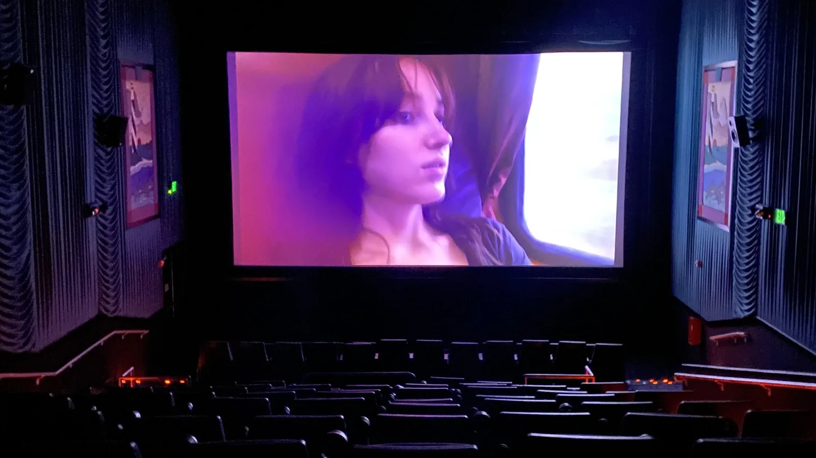 Terça costuma ser o melhor dia para ir com cinema vazio.